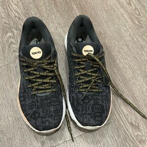 Asics Gel-Cumulus tennis shoes